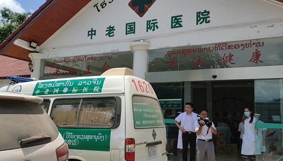 南京旅游团在老挝出车祸：旅游社回应系常规团，有孩子参团目前安全