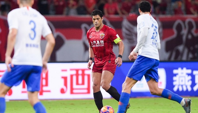 足协杯：鲁能2-0上港进决赛PK申花， 刘洋染红张弛破门