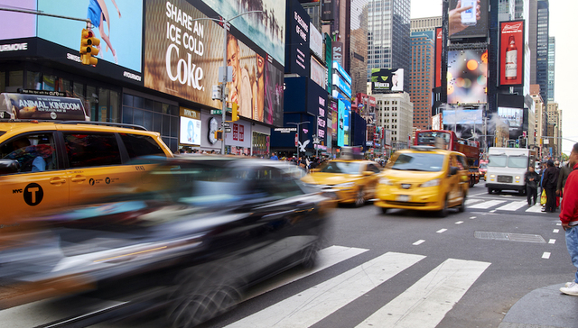 一口气拿下30+纽约官方Logo，耐克让消费者把城市穿在身上