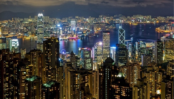 李嘉诚抄底英伦资产，252亿高价买“酒吧”