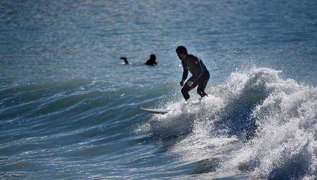 上亿人口沿海而居的中国，冲浪运动“冲”到哪了？