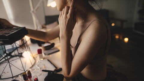 【深度】当睡眠失守，他们靠护肤掌控夜晚