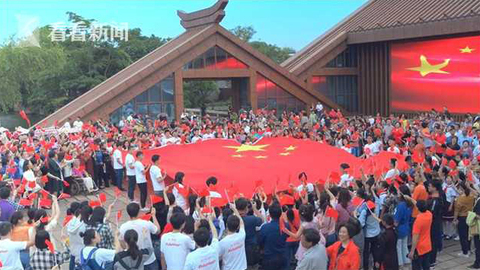 视频｜深情告白伟大祖国 广富林快闪展爱国画卷