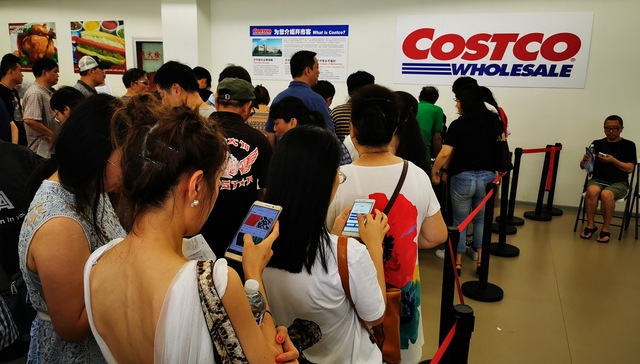上海Costco开业首日，结账需要两小时