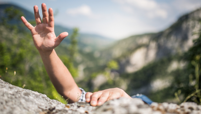深圳蓝天救援队2名队员救助坠崖驴友后牺牲，救援队：系成立以来首次有人牺牲