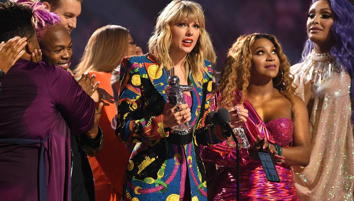 【文娱早报】腾讯音乐正接受反垄断机构调查 2019年MTV音乐视频大奖揭晓