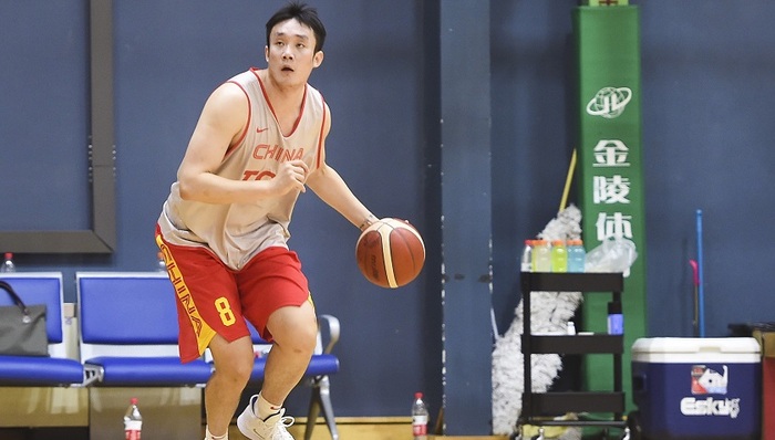 【体育晚报】周鹏无缘篮球世界杯 丁彦雨航辟谣新赛季报销