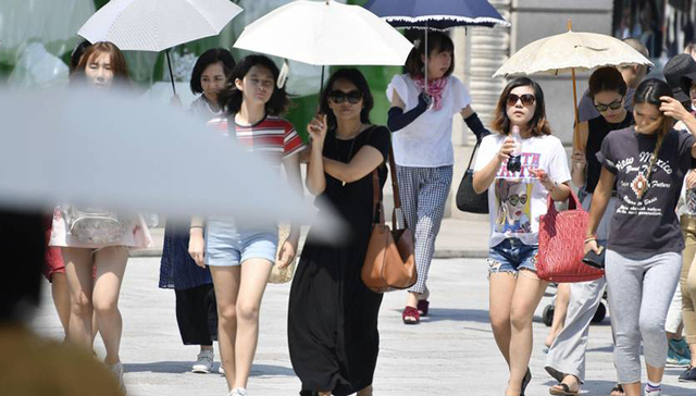 伞下的性别偏见与审美流变：为什么美国人不用遮阳伞？