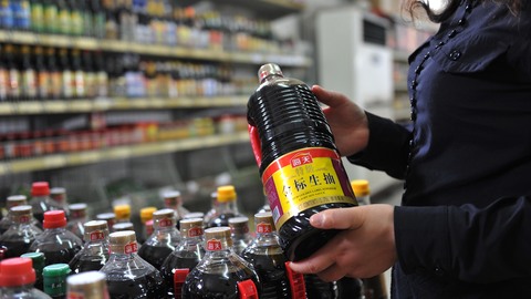 【特写】卖酱油做成“调味品中的茅台”之后，海天如何突破瓶颈？