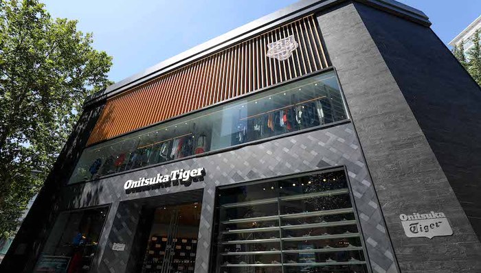 北京华贸旗舰店开张，架构调整后的鬼塚虎想做什么？