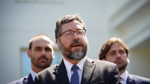 巴西称控制住亚马孙雨林火势，承认缺乏控火资源