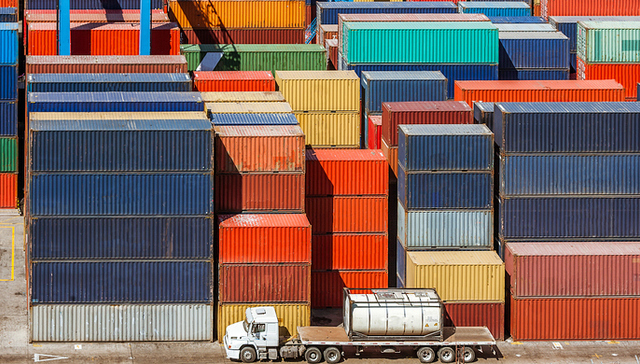 应对挑战,微宏,经济稳定,浪花,世界工厂,经济报道,大海,经济形态,公平竞争,地气