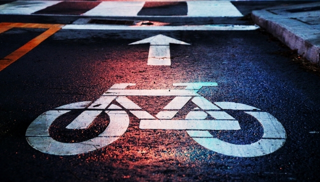 摩拜,ofo,单车价格,风口,废物利用,供大于求,闯入者,贱卖,出生,磁选