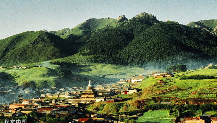 甘肃徽县：“带、转、帮”让小康路上一个人不能少