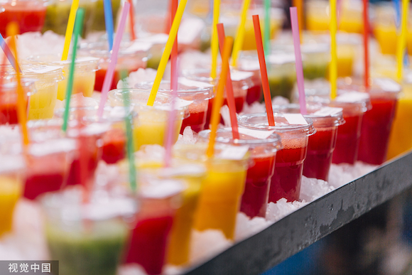 每天饮用两杯含糖饮料者关联较高死亡风险，包括浓缩果汁