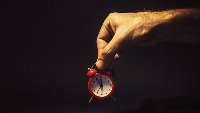 观点来回摇摆被扇晕，桥水基金今年多只基金惊现亏损