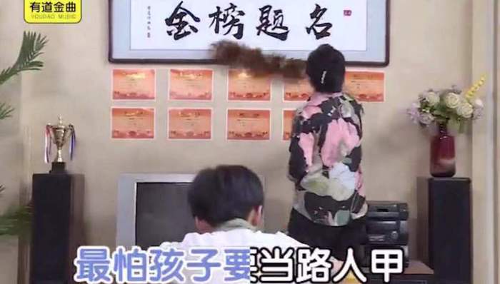 如今的开学季广告，为什么是给大人看的？