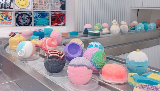 【是日美好事物】与LUSH沐浴球在“果汁”中洗澡，Godiva X 大白兔冰淇淋唤起褪色记忆