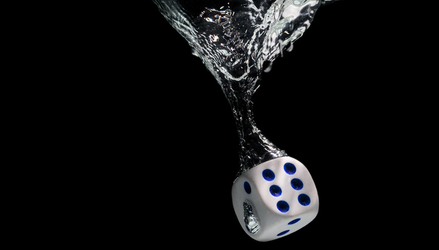 华谊兄弟从未如此边缘化：中报业绩首次亏损，缺席暑期档