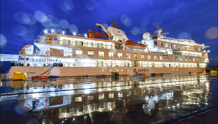 招商局交付首艘本土制造极地邮轮，将首航南极