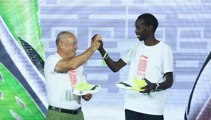 李宁跑步品类尝试高端化转型，专业竞速跑鞋最高售价2099元