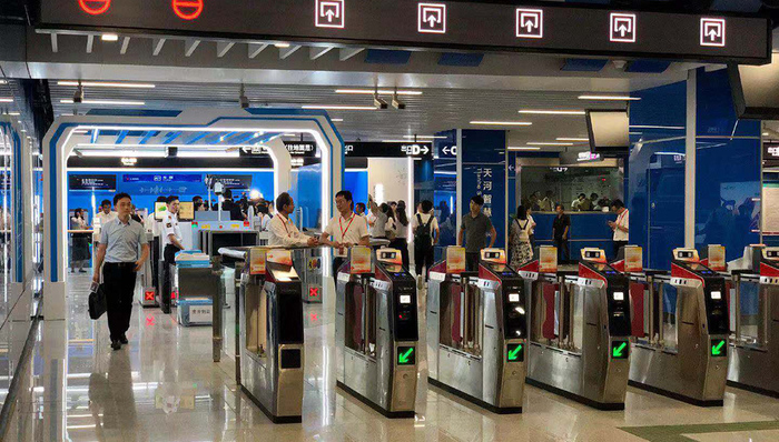 广州地铁联合腾讯推智慧地铁站，可刷脸进站、智慧安检