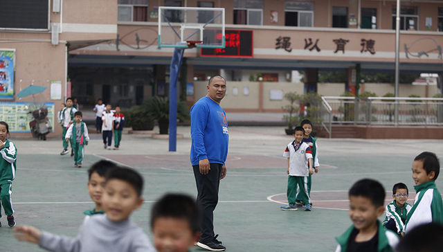 如何破解体育师资不足的“老大难”？