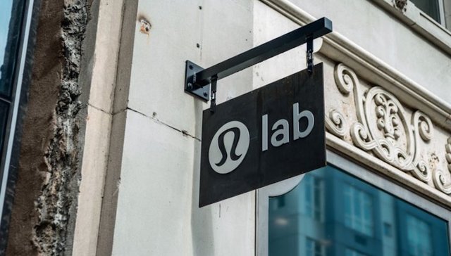 运动品牌反攻时尚领域，lululemon高端服装品牌Lab加速扩展