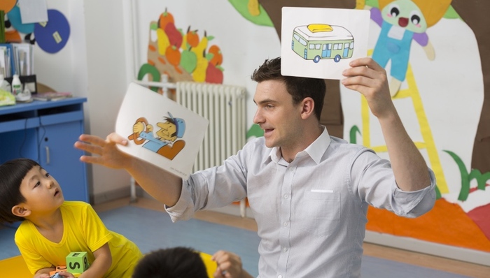 法制日报：清除校外培训班里的“危险者”