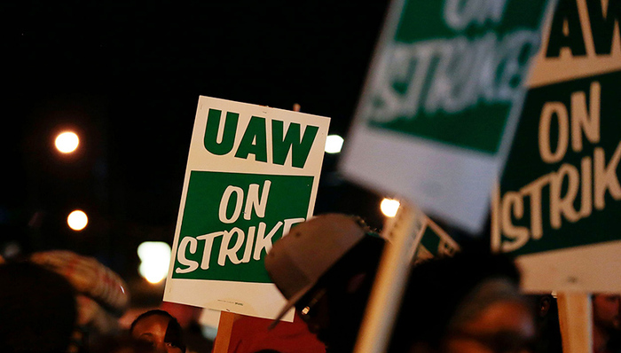 【界面晚报】美国通用汽车4.8万工人将举行大罢工 中秋三天假期中国人在“玩”上花钱最多