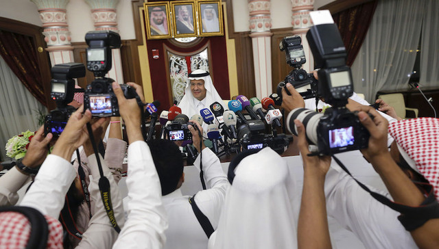 【天下头条】沙特部分恢复石油生产承诺出口正常 美政府就斯诺登回忆录提起诉讼