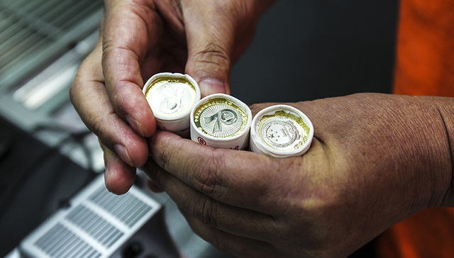 【一周环球掠影】70周年纪念币开始兑换；卡梅伦出回忆录对现任首相有话说