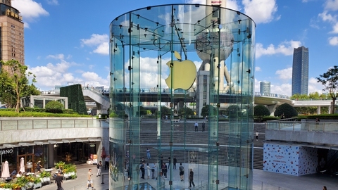 iPhone11线下开售首日：用户需排队，最受欢迎的暗夜绿黄牛加价1000元