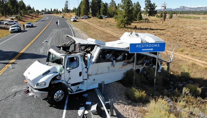 车祸造成,峡谷,国家公园,中国公民,车祸现场,伤亡,犹他州,巡警,高速公路,公使衔参赞