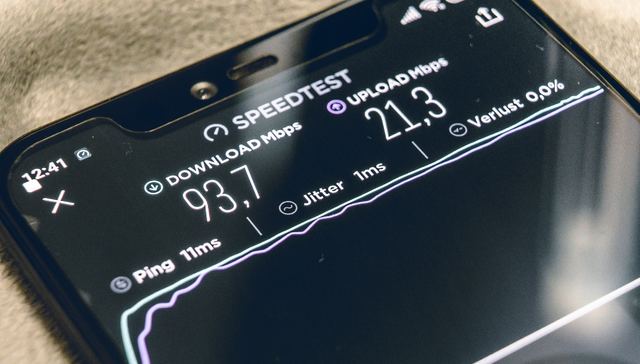 【科技早报】工信部称明年才能大规模投入独立组网的5G网络，暗夜绿iPhone 11 Pro系列上市首日全部售罄