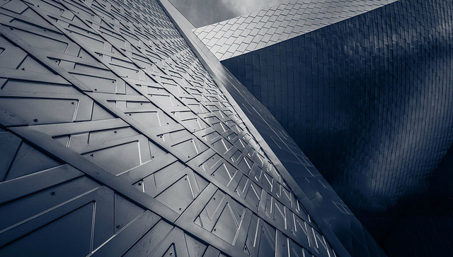 电子元器件板块最吸金，浪潮信息位列主力抛售榜首