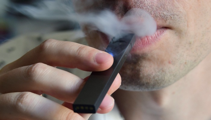 电子,罗永浩,JUUL,RELX,烟杆,数字广告,山寨机,上半场,吐槽,串货