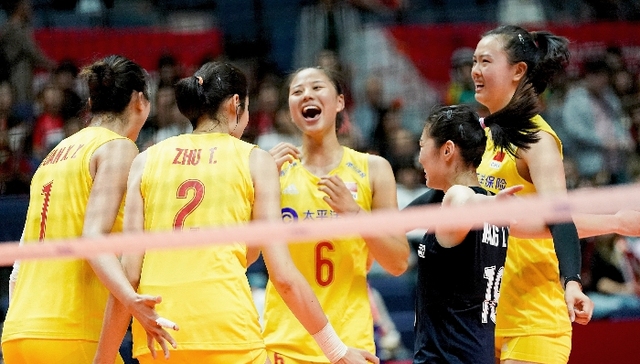 中国女排世界杯10连胜提前夺冠，赢取世界三大赛第十冠
