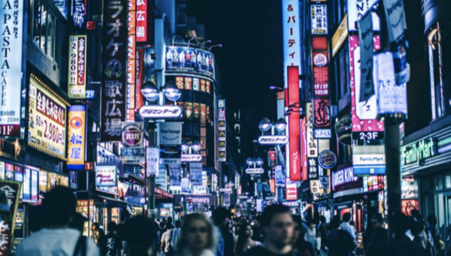 日本消费税十月起上调至10%，当地消费者开始大规模囤货