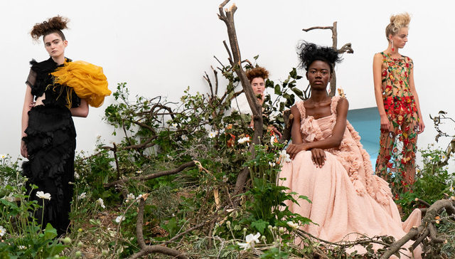 【Design in China】将油画变成时装的Caroline Hu：我是个爱情至上的人