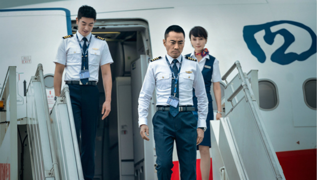 【文娱早报】国庆档观影人数首破1亿 吕克·贝松性侵案重启