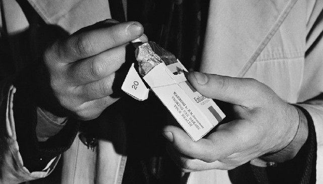 香烟的政治史：吸烟是吸烟者的错，还是政府和烟草业的错？