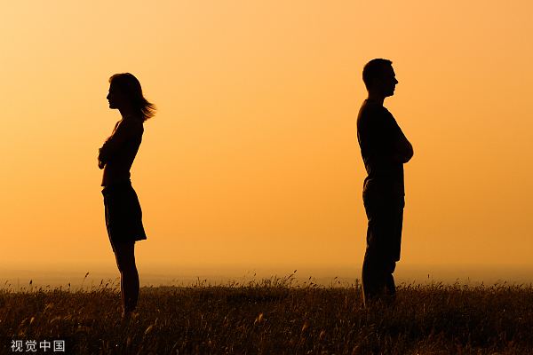 景峰医药实控人又离了，第二任妻子与女儿同岁，首任曾登富豪榜