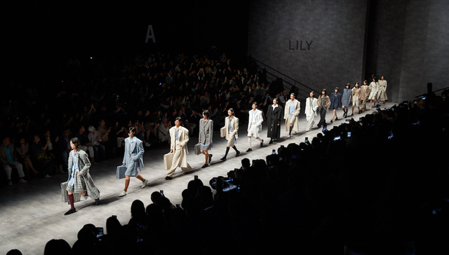 【上海时装周】2020秋冬时装周首日，LILY商务时装和FAKENATOO打头阵