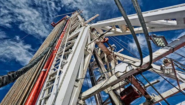 油气资源，裁员，削减支出