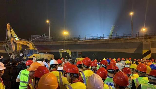 无锡高架桥垮塌，该路段曾于7月招标改造