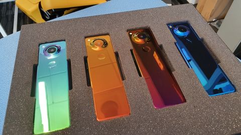 Android之父公开新手机照片，长条形状酷似遥控器