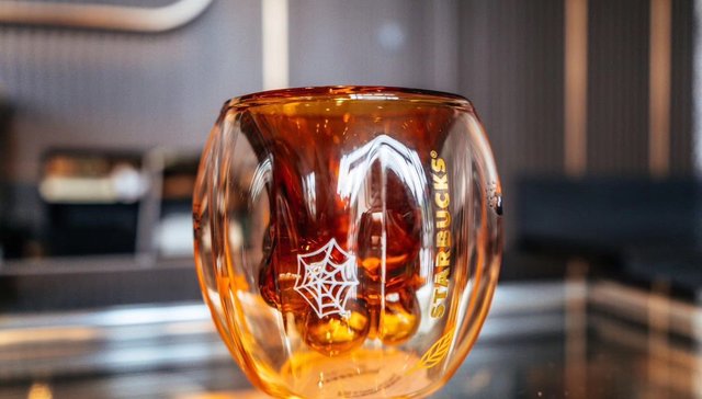 【发现好物】还记得那只被疯抢的猫爪杯吗，星巴克上新万圣节限定版