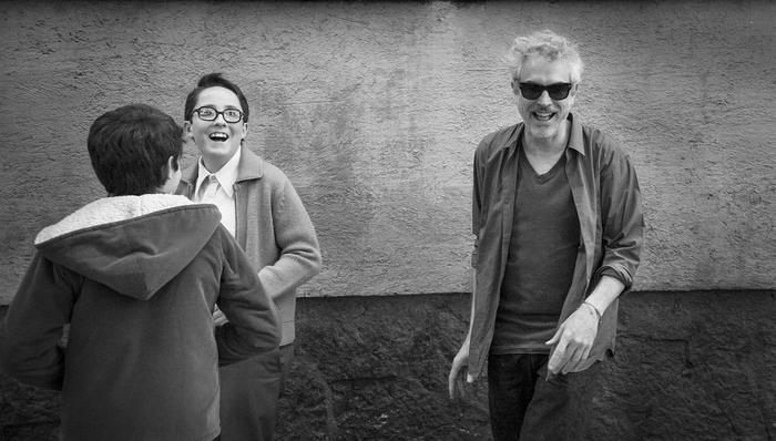 【文娱早报】阿方索·卡隆与苹果达成多年期合约 印纪传媒10月10日终止上市