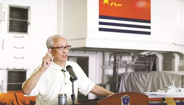 沂蒙山,将军,人民海军,最大排水量,奋斗,着舰,解放军报,船坞登陆舰,舰炮,舰艇